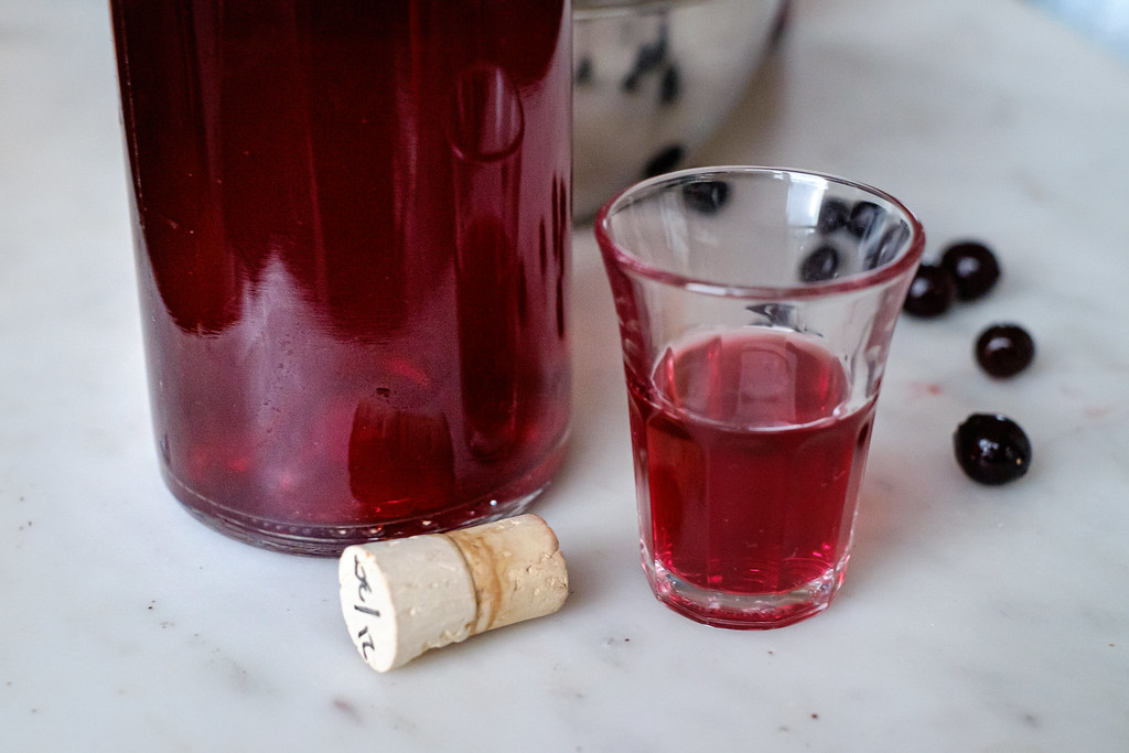 Tutti i segreti dello Sloe Gin, il liquore che non è un gin