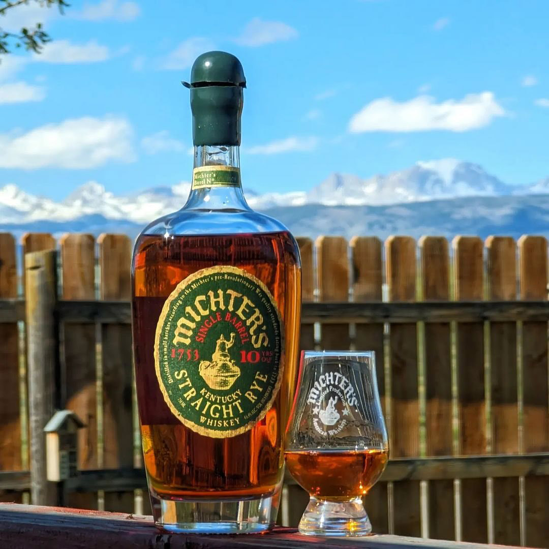 Segale e fuoco: la storia affascinante del Rye Whiskey americano